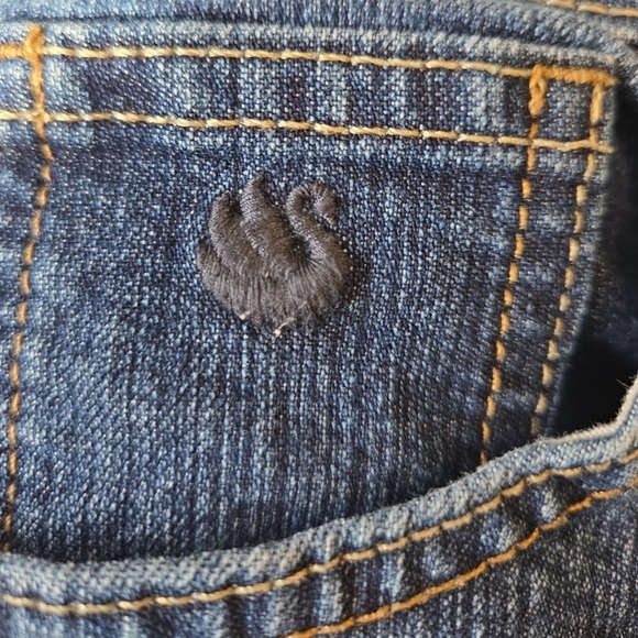 Gloria Vanderbilt Straight Leg Jeans in Dark Blue Wash - Picture 5 of 8